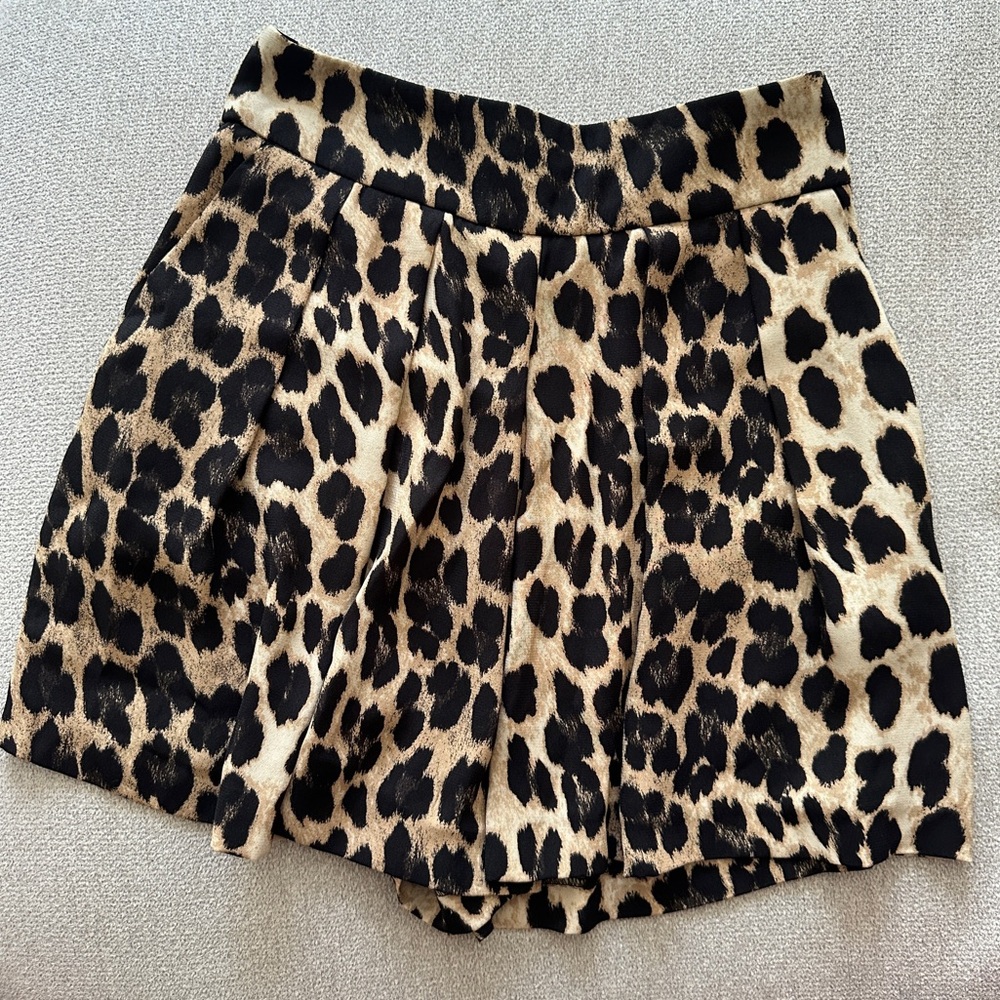 Flowy leopard print shorts